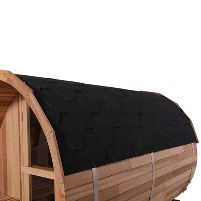 Stanza infrarossa all'aperto di sauna del barilotto con la maniglia di legno