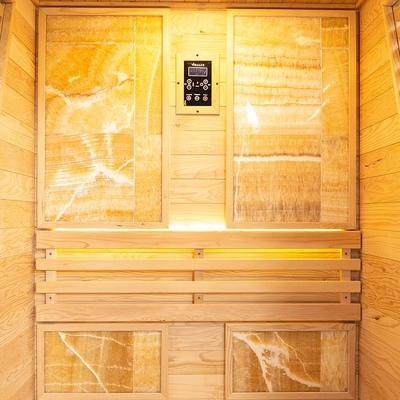 Sauna a vapore tradizionale dell'interno della casa di legno del cedro rosso per 2 persone