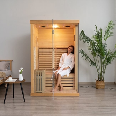 Sauna a vapore tradizionale dell'interno della persona di legno del cedro rosso del Canada per la casa