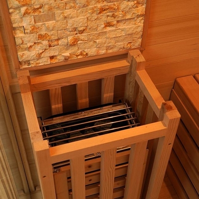 Sauna a vapore tradizionale dell'interno della persona di legno del cedro rosso del Canada per la casa