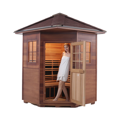 Sauna da esterno tradizionale in legno di cedro rosso con pannello in carbonio