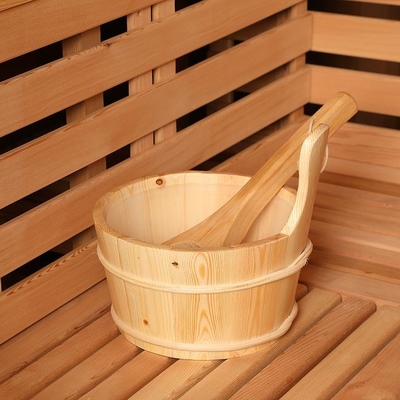 Sala sauna esterna secca a cedro per la salute e il rilassamento 15 ~ 90 ° C Temperatura di montaggio richiesta