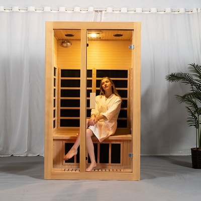 Stanza domestica di sauna di FME 2 di spettro completo di legno dell'interno basso della persona in cicuta