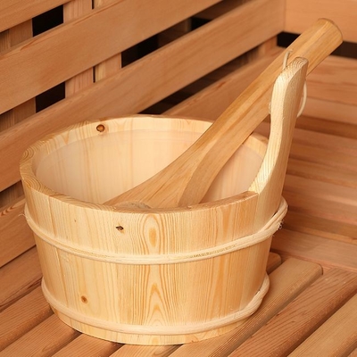 Cedar Steam Sauna Rounded Square rustico all'aperto con il tetto dell'assicella del bitume