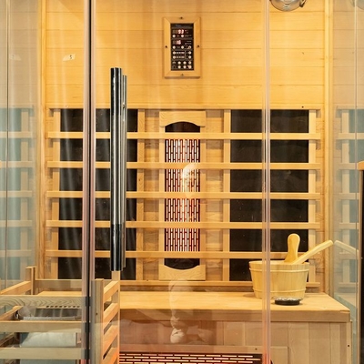Un vapore tradizionale di legno dell'interno splendido di 3 persone e sauna infrarossa combinati