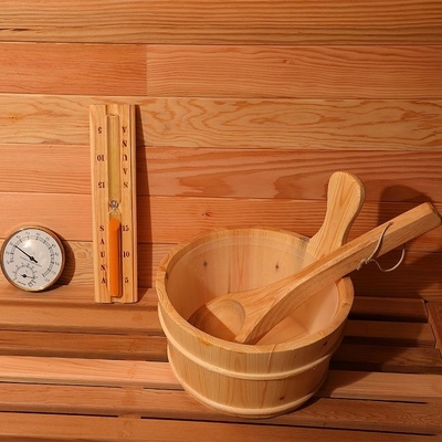 Sauna all'aperto del barilotto del grande vapore tradizionale di legno solido con la stufa 6KW