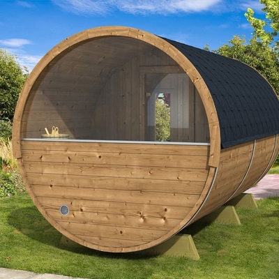 Sauna di legno all'aperto finlandese di comodità e di lusso del barilotto con il radiatore della stufa
