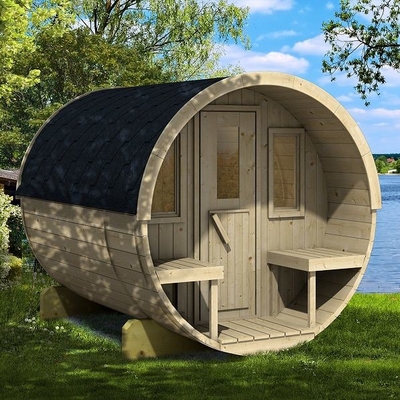 Sauna di legno all'aperto finlandese di comodità e di lusso del barilotto con il radiatore della stufa