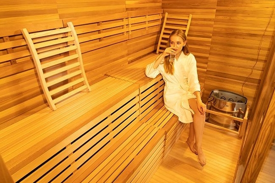 Sauna asciutta all'aperto di legno del ODM &amp; dell'OEM con la cucina elettrica 9KW