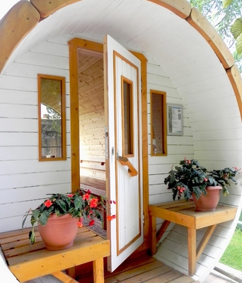 Stanza finlandese all'aperto asciutta di Cedar Garden Wood Barrel Sauna tradizionale