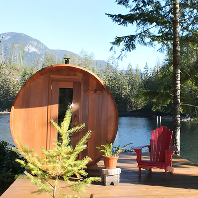 Giardino in legno massello vista panoramica Barile Sauna esterna con stufa a legna