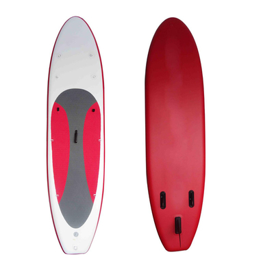 L'adulto sta su per sup il surf gonfiabile di Paddleboard di esplosione del bordo di pagaia