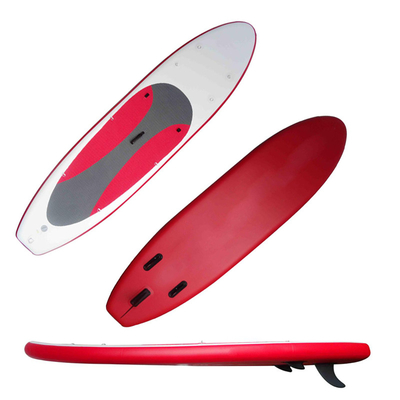 L'adulto sta su per sup il surf gonfiabile di Paddleboard di esplosione del bordo di pagaia